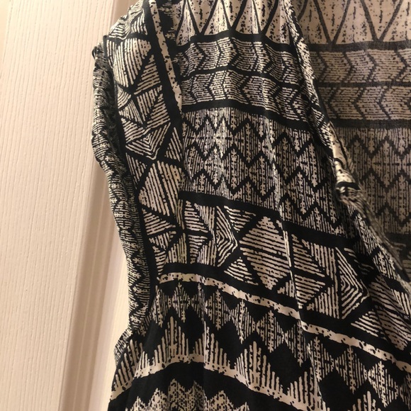 Patterned Top - Picture 3 of 4